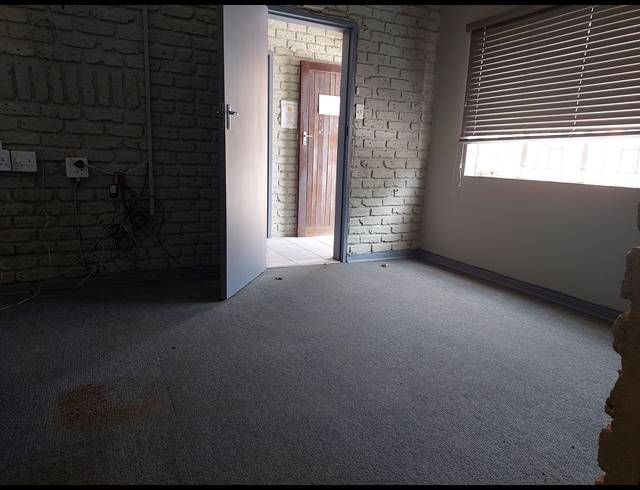 82M² OFFICE TO LET IN MEYERTON CENTRAL
